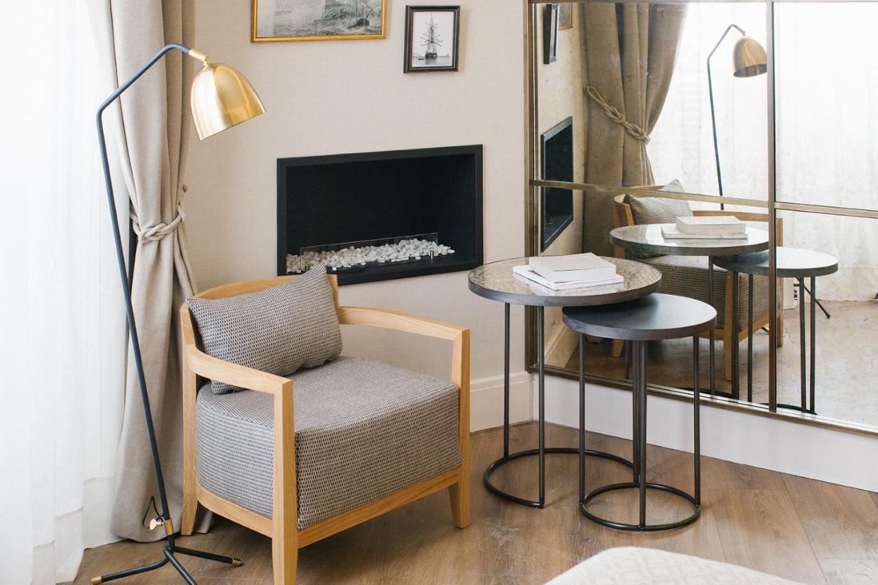 Hotel Antigua Palma - Casa Noble Exterior photo A floor lamp