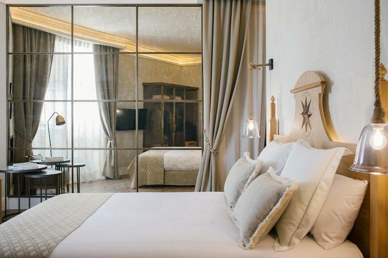 Hotel Antigua Palma - Casa Noble Exterior photo A suite at the Mandarin Oriental, Paris